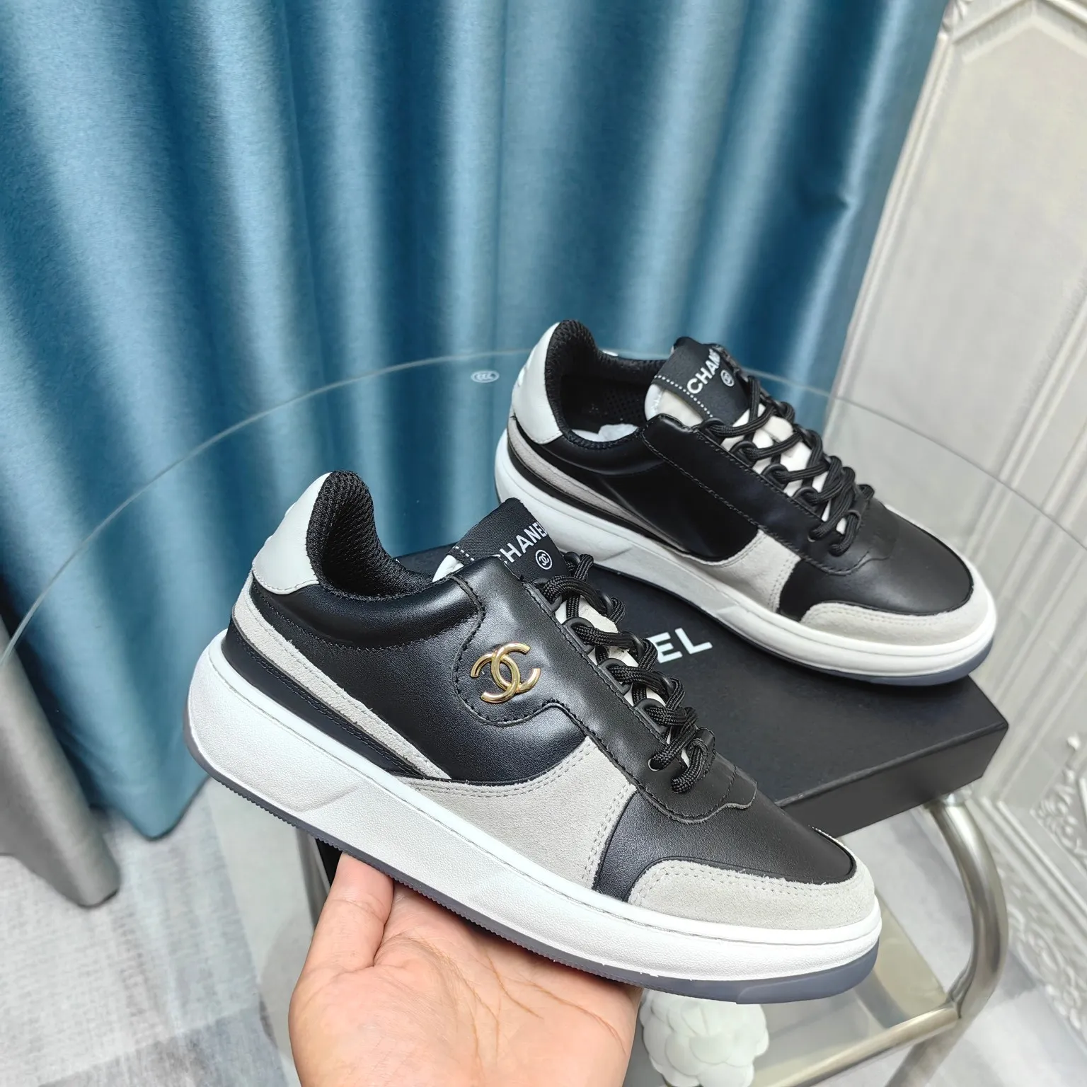 👟👟Ex-factory price 540👟👟 Men's size +10 Chanel Chanel - 2023 counter top casual sports shoes This classic design; the upper is electro-embroidered with a variety of techniques; the outsole is fashionable and sporty; it is unusual to incorporate a variety of color matching elements... The diversified mix and match is very beautiful and versatile, casual, fashionable, sports and outdoor can be taken into account. The counter boutique package is full set for women 35-40 and men 39-45 (Customized size 44.45)